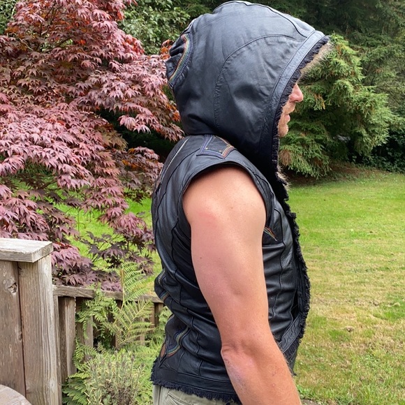 Anahata 💚 Designs Leather Jacket w/ hood and removable sleeves Handmade in Bali - Picture 9 of 15